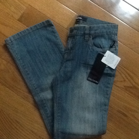 Daisy Fuentes Denim - SALE! NWT Medium Wash Stretch Jeans